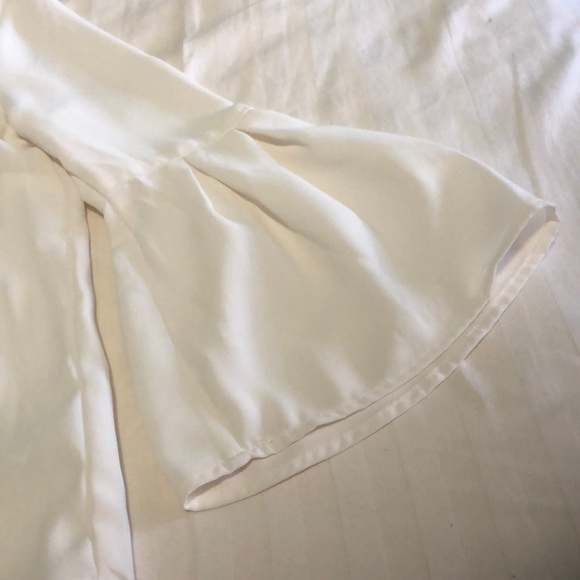 White bell sleeve blouse - Picture 2 of 2